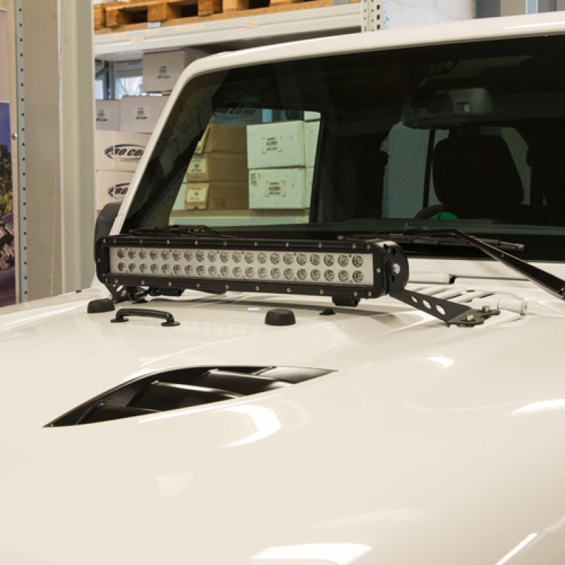 Halter für 20" Led-Lightbars auf der Motorhaube, ohne TÜV Teilegutachten oder ABE.